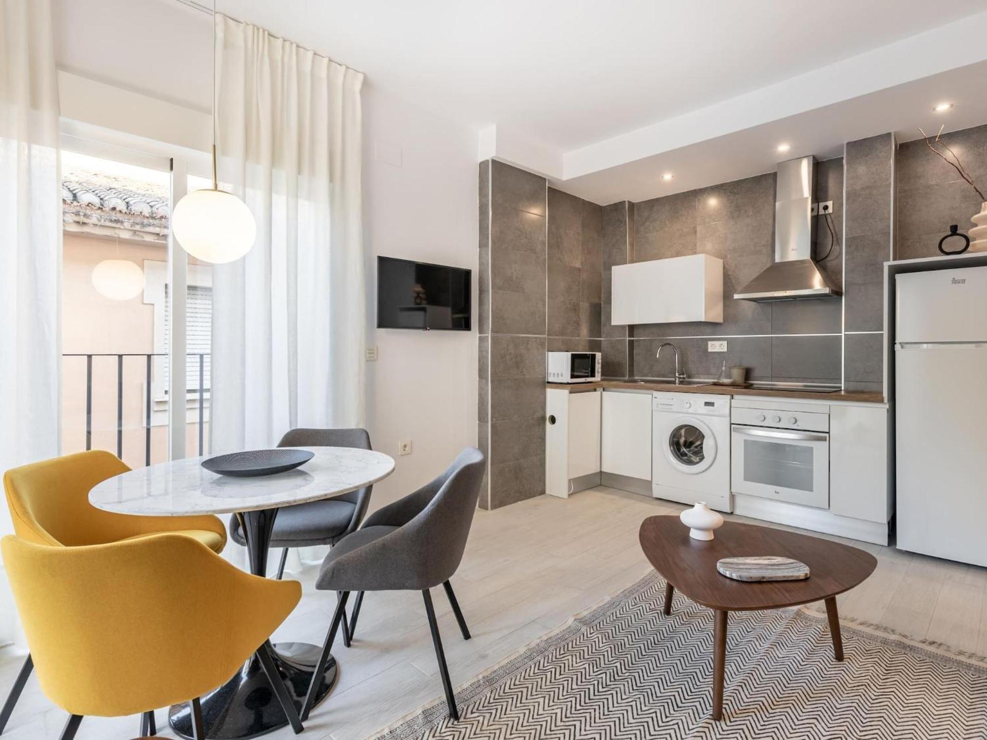 Central Stylish And Elegant 1 & 2 Bedroom Apartments I Гранада Екстериор снимка